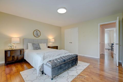 Photo 34 at 20 Mossgrove Trail, Windfields, Toronto