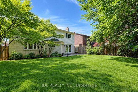Photo 40 at 20 Mossgrove Trail, Windfields, Toronto