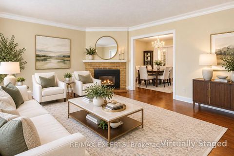 Photo 3 at 11 Knollside Drive, Mill Pond, Richmond Hill