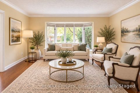 Photo 4 at 11 Knollside Drive, Mill Pond, Richmond Hill
