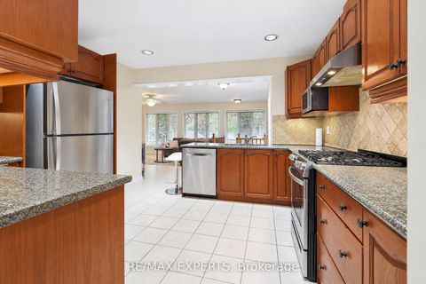 Photo 6 at 11 Knollside Drive, Mill Pond, Richmond Hill