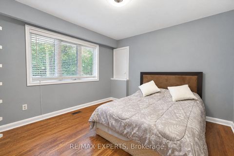 Photo 18 at 11 Knollside Drive, Mill Pond, Richmond Hill
