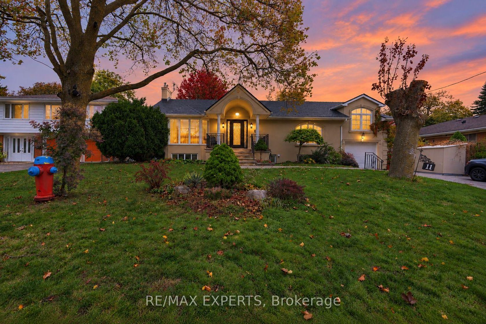 11 Knollside Drive, Mill Pond, Richmond Hill photo number 2