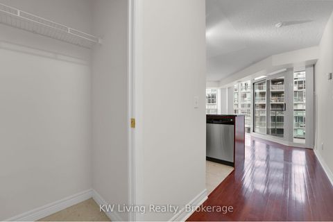Photo 4 at 1801 - 51 Lower Simcoe Street, Waterfront Communities C1, Toronto