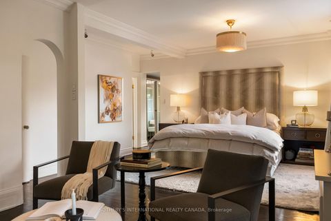 Photo 17 at 92 Woodlawn Avenue W, St. Clair, Toronto