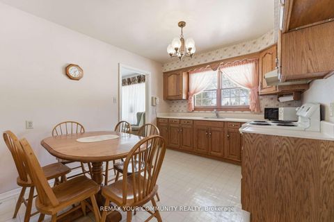 Photo 11 at 29 Patricia Drive, King City, King