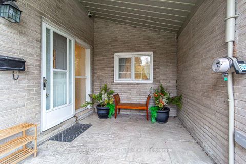 Photo 2 at 10 Beaver Bend Crescent, West Deane, Toronto