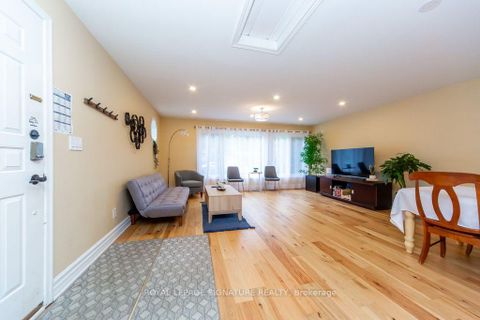 Photo 3 at 10 Beaver Bend Crescent, West Deane, Toronto
