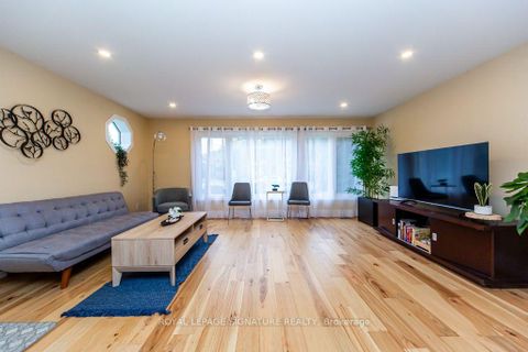 Photo 4 at 10 Beaver Bend Crescent, West Deane, Toronto