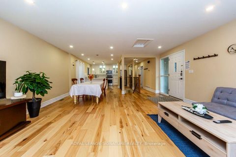 Photo 5 at 10 Beaver Bend Crescent, West Deane, Toronto