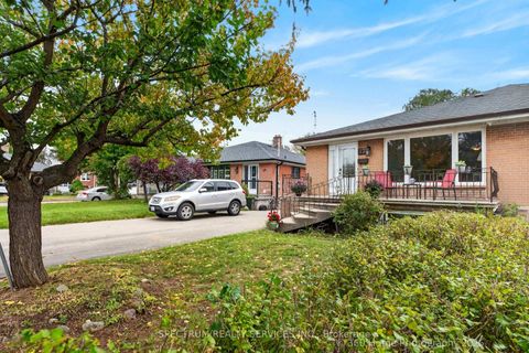Photo 2 at 37 Newlin Crescent, Jane Heights, Toronto