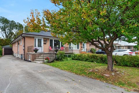 Photo 4 at 37 Newlin Crescent, Jane Heights, Toronto