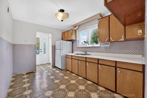 Photo 6 at 37 Newlin Crescent, Jane Heights, Toronto
