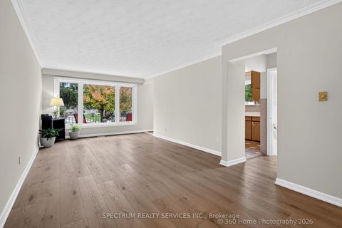 Photo 10 at 37 Newlin Crescent, Jane Heights, Toronto