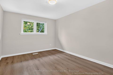 Photo 14 at 37 Newlin Crescent, Jane Heights, Toronto
