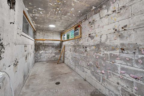 Photo 30 at 37 Newlin Crescent, Jane Heights, Toronto