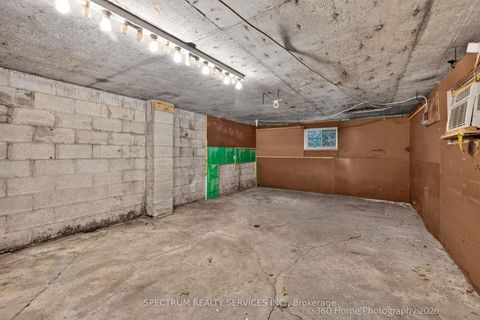 Photo 31 at 37 Newlin Crescent, Jane Heights, Toronto