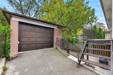 Photo 34 at 37 Newlin Crescent, Jane Heights, Toronto