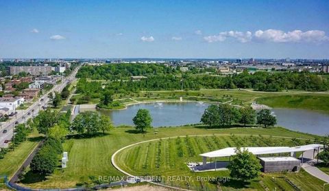 Photo 39 at 112 - 60 George Butchart Drive, CFB, Toronto
