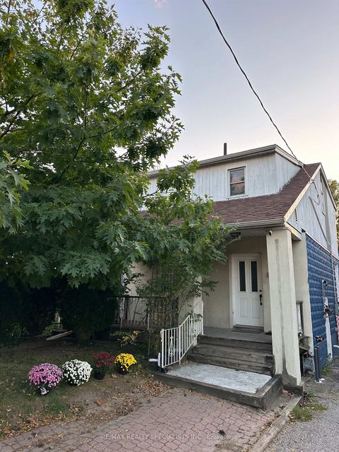 Photo 1 at 52A Rockcliffe Boulevard, Smythe, Toronto