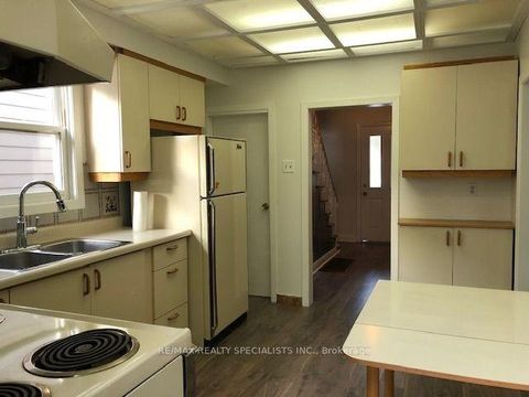 Photo 2 at 52A Rockcliffe Boulevard, Smythe, Toronto