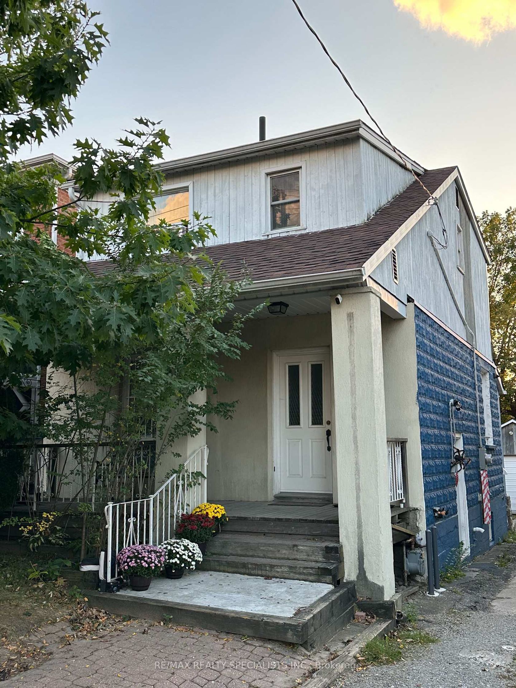 52A Rockcliffe Boulevard, Smythe, Toronto 