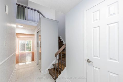 Photo 4 at 15 Huson Court, Jamestown, Toronto