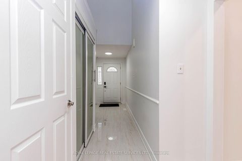 Photo 5 at 15 Huson Court, Jamestown, Toronto