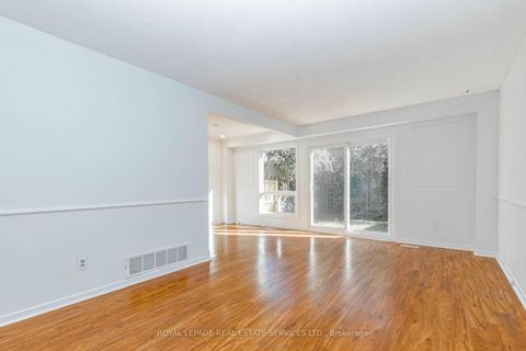 Photo 6 at 15 Huson Court, Jamestown, Toronto