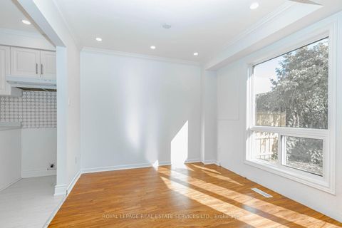 Photo 11 at 15 Huson Court, Jamestown, Toronto