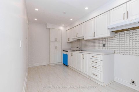 Photo 15 at 15 Huson Court, Jamestown, Toronto