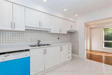 Photo 18 at 15 Huson Court, Jamestown, Toronto