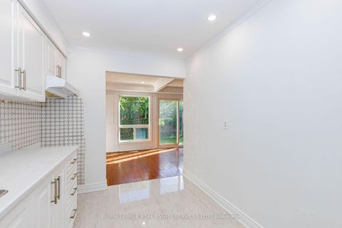 Photo 19 at 15 Huson Court, Jamestown, Toronto