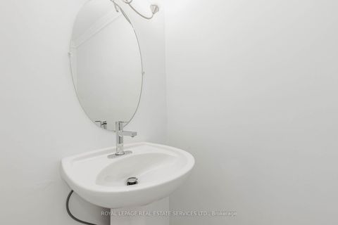 Photo 20 at 15 Huson Court, Jamestown, Toronto