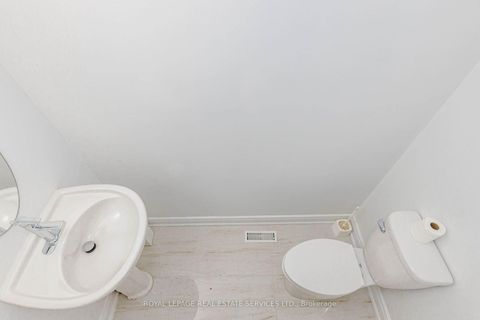 Photo 21 at 15 Huson Court, Jamestown, Toronto