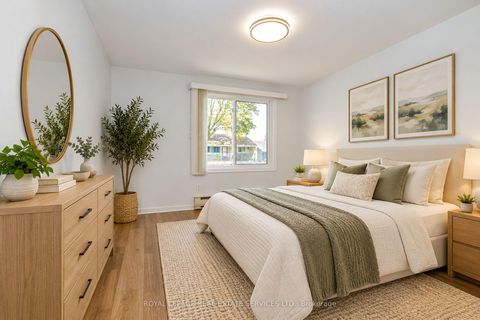 Photo 23 at 15 Huson Court, Jamestown, Toronto