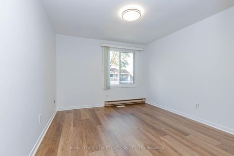 Photo 24 at 15 Huson Court, Jamestown, Toronto
