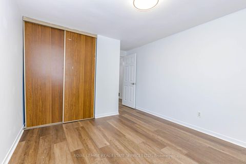 Photo 25 at 15 Huson Court, Jamestown, Toronto