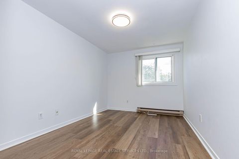 Photo 26 at 15 Huson Court, Jamestown, Toronto