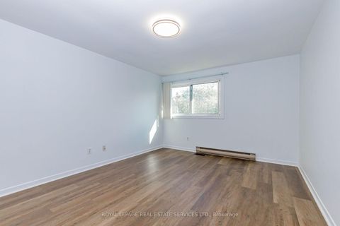 Photo 28 at 15 Huson Court, Jamestown, Toronto