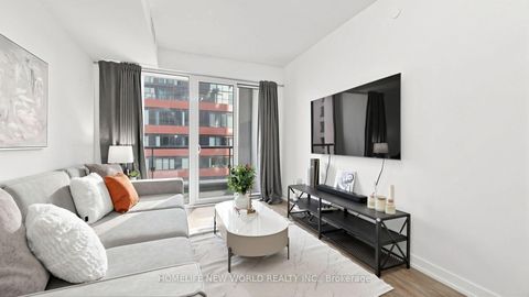 Photo 5 at 813 - 158 Front Street E, Moss Park, Toronto