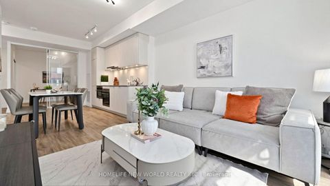 Photo 7 at 813 - 158 Front Street E, Moss Park, Toronto