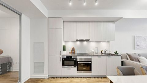 Photo 11 at 813 - 158 Front Street E, Moss Park, Toronto