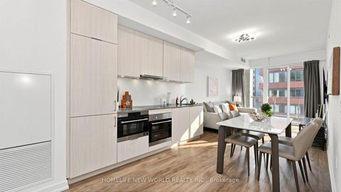 Photo 12 at 813 - 158 Front Street E, Moss Park, Toronto