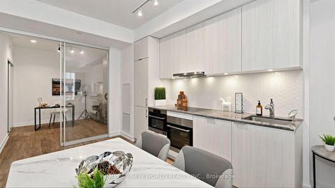 Photo 17 at 813 - 158 Front Street E, Moss Park, Toronto