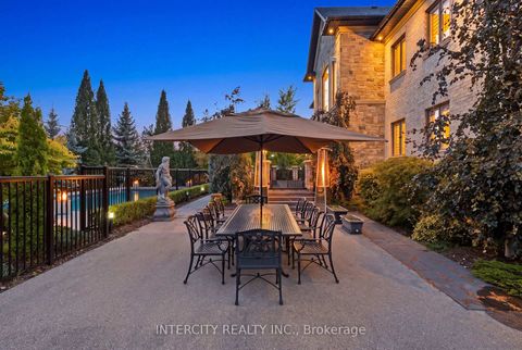 Photo 5 at 27 Rockview Gardens, Concord, Vaughan