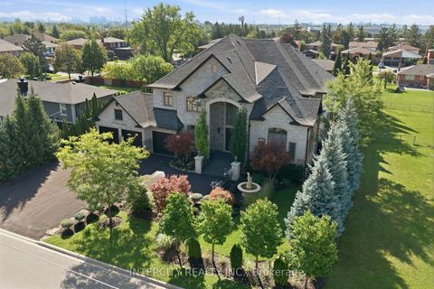 Photo 6 at 27 Rockview Gardens, Concord, Vaughan
