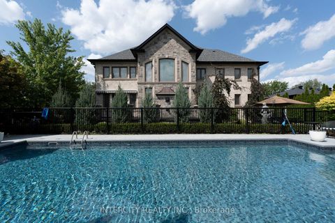 Photo 13 at 27 Rockview Gardens, Concord, Vaughan