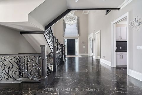 Photo 15 at 27 Rockview Gardens, Concord, Vaughan