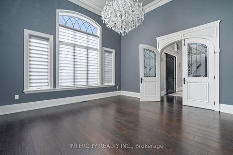 Photo 17 at 27 Rockview Gardens, Concord, Vaughan